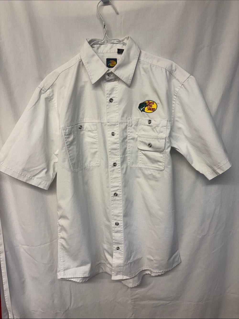 Bass Pro Shops White Short-Sleeve Button-Down Shirt with Logo Patch sz M